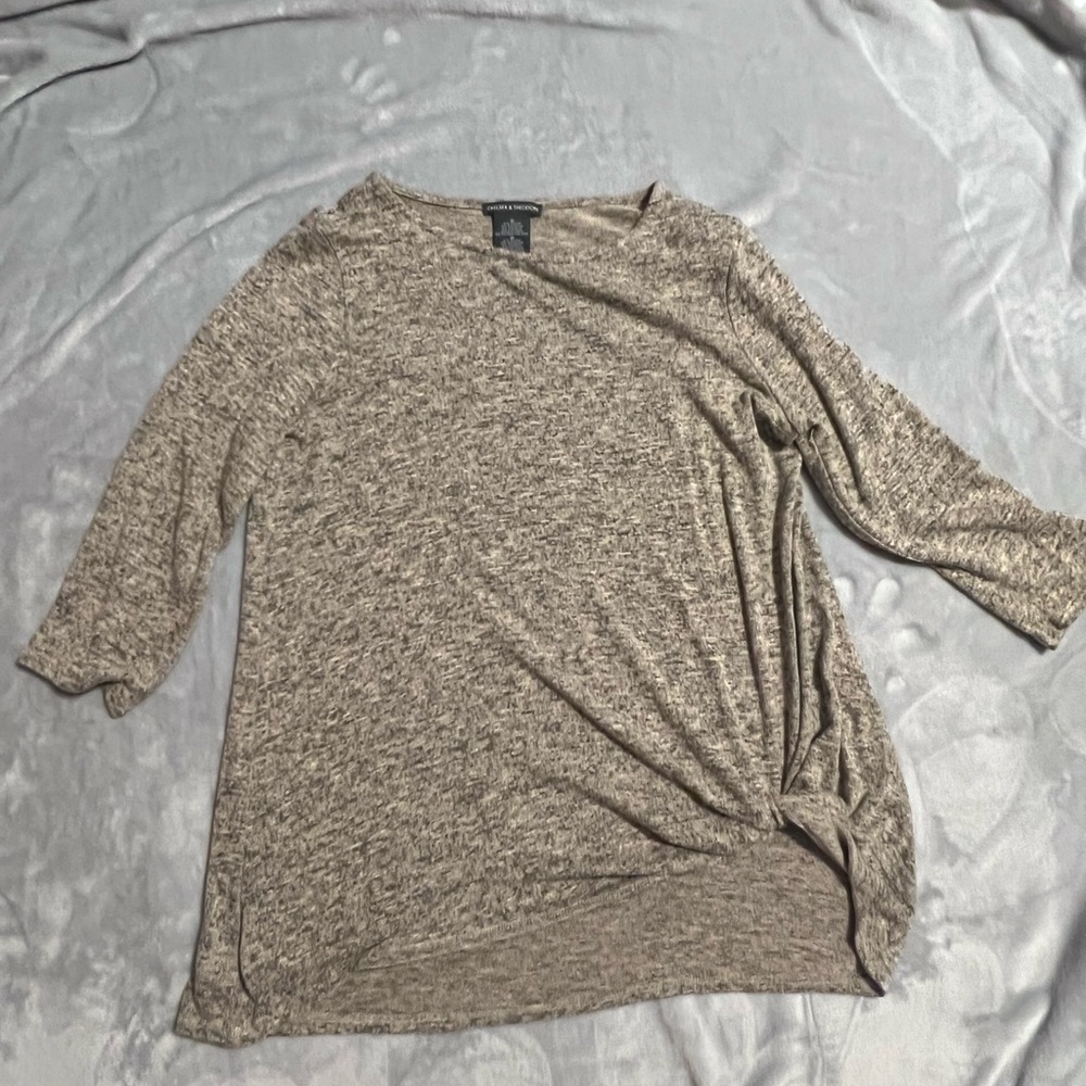 Chelsea & Theodore Knit Top, gray  , Size‎ M Tie At Bottom.